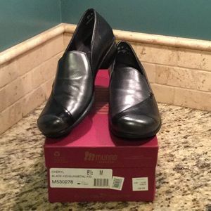 Munro Black GunMetal Leather CHERYL Slip On Shoes